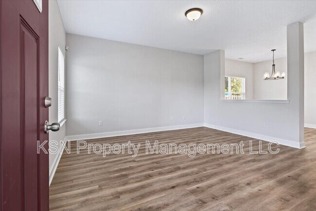 Foto del edificio - 673 Meloney Dr