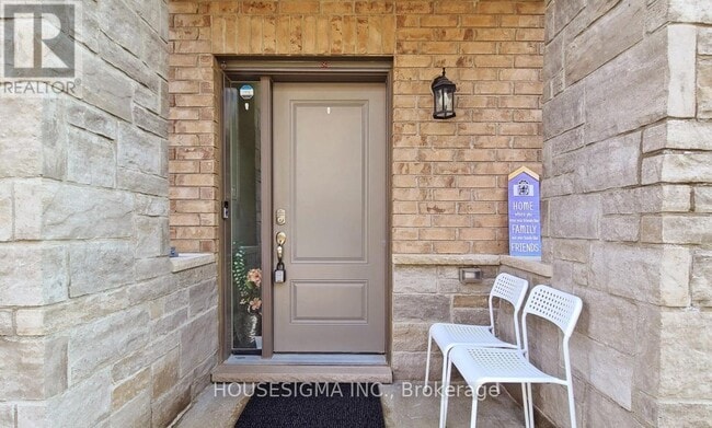 Photo du bâtiment - 377-377 Glancaster Rd