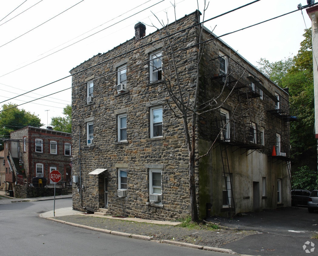 27 Fox Island Rd, Port Chester, NY 10573 Apartments in Port Chester