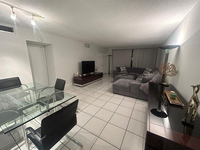 Building Photo - 2661 S Course Dr