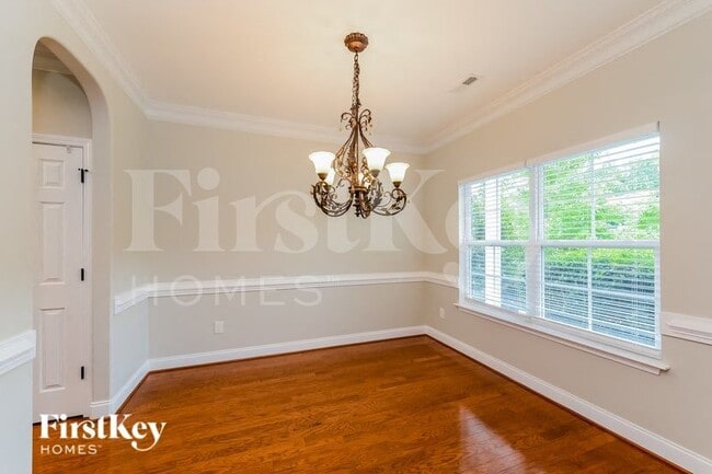 Building Photo - 265 High Knoll Dr