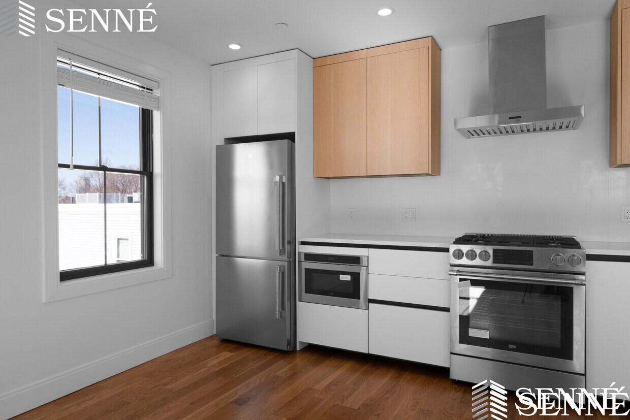 Primary Photo - 332 E 8th St