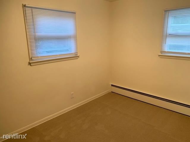 Foto del edificio - 1 br, 1 bath  - 113 Devon Ave Apt 4