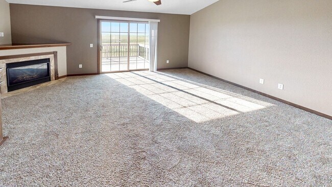 Foto del edificio - 3 BD, 2 BA TOWNHOME, ATTACHED GARAGE, FIRE...