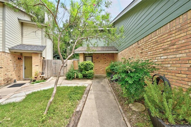Building Photo - 3200 Twinberry Cove