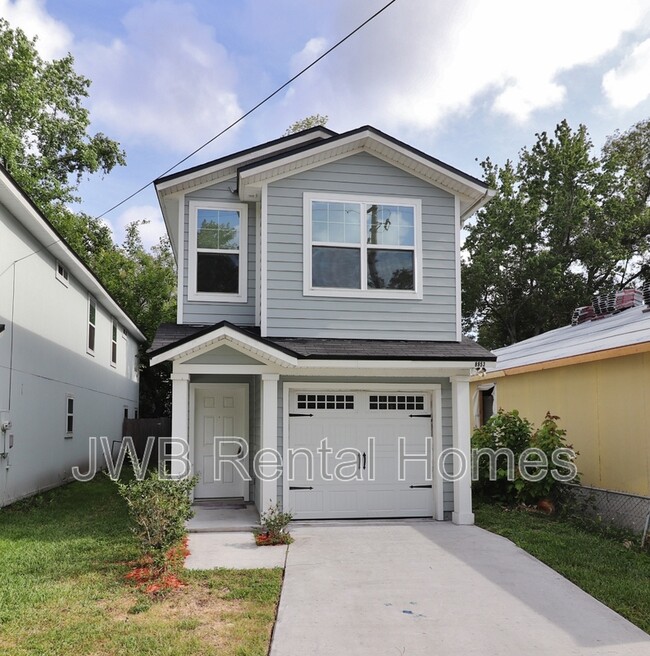 Building Photo - 8953 Cocoa Ave