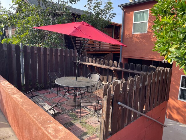 Foto del edificio - 955 Hyperion Ave