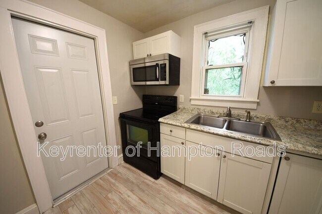 Building Photo - 1303 Tallwood St