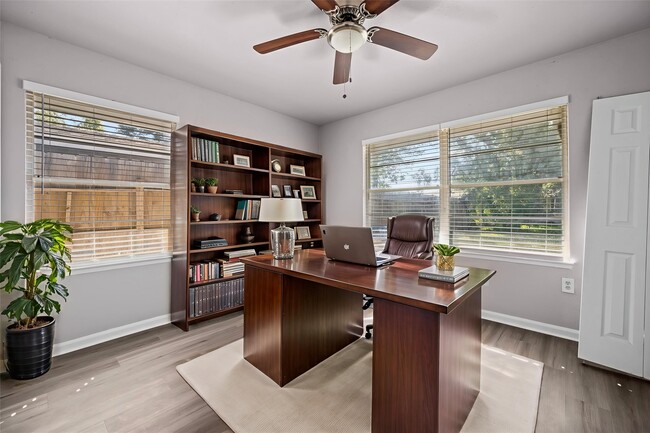 Building Photo - 6138 Kenilwood Dr
