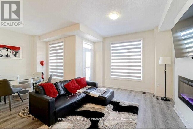 Photo du bâtiment - 590 N Service Rd