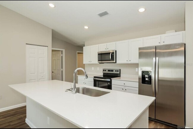 Foto del edificio - 691 SW Hillsboro Cir