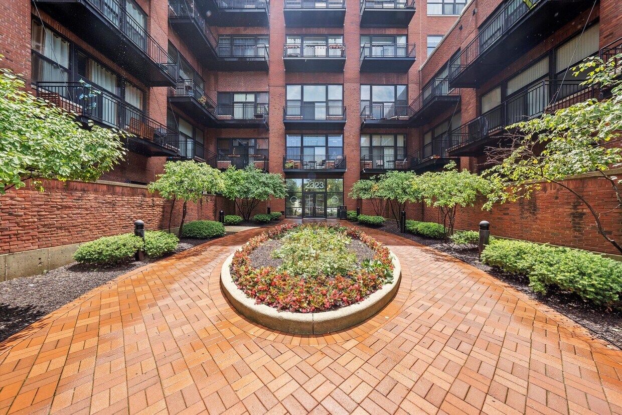 Foto principal - 2323 W Pershing Rd