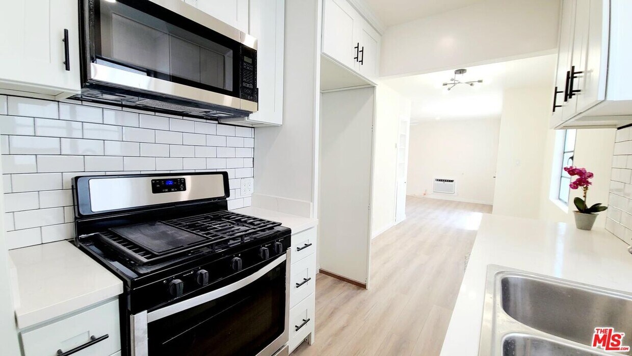 Foto principal - 4017 W Magnolia Blvd