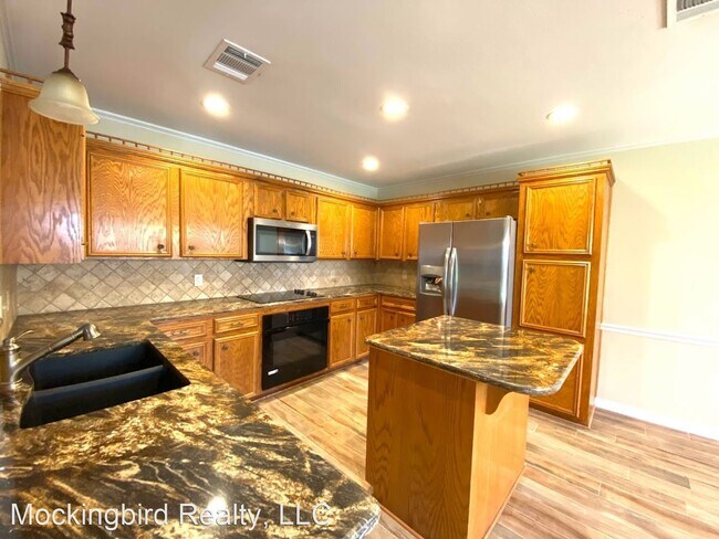 Building Photo - 3 br, 2 bath House - 6014 Sandalwood Dr