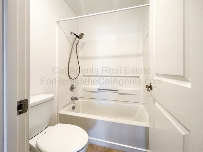 Foto del edificio - 6400 Christie Ave