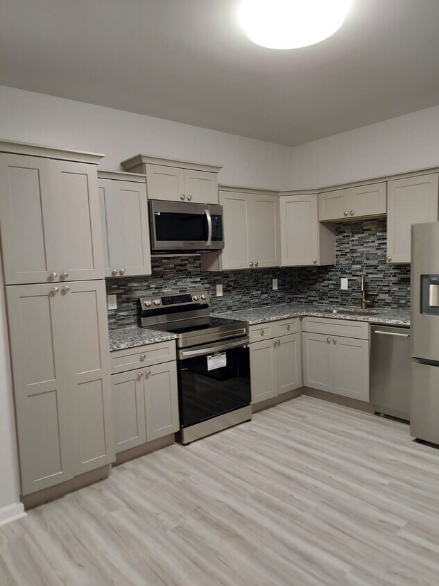 Primary Photo - 1048 Luke St