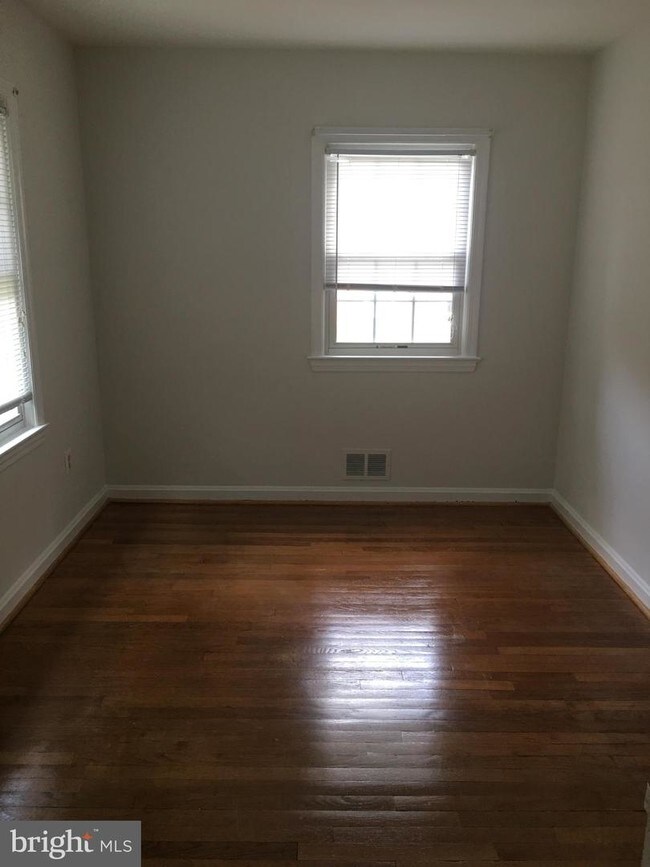Building Photo - 5522 Oakmont Ave
