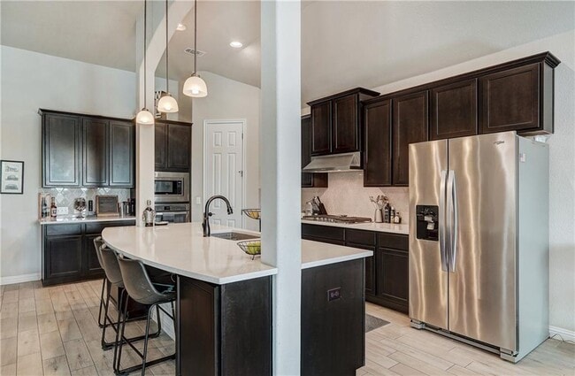 Building Photo - 318 Highland Village Dr