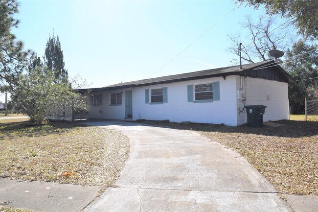 Building Photo - 10832 Luana Dr N