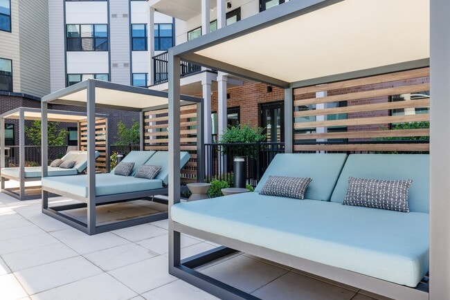 Building Photo - The Pearl at Station Bay