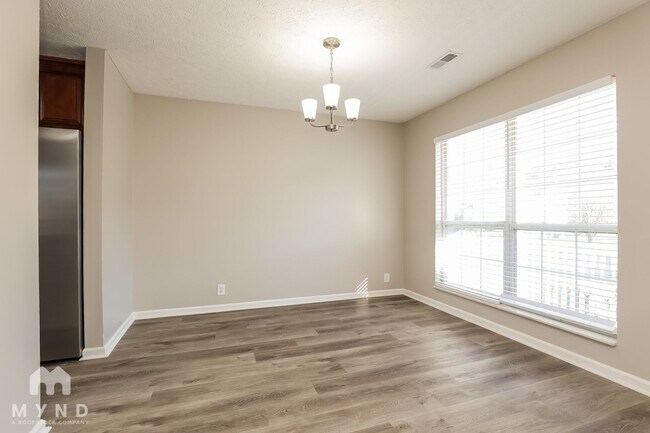 Foto del edificio - 3100 Creekview Ln