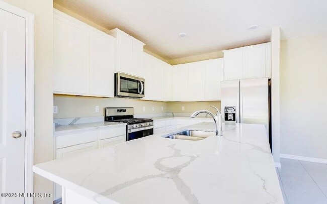Building Photo - 87 Fellbrook Dr