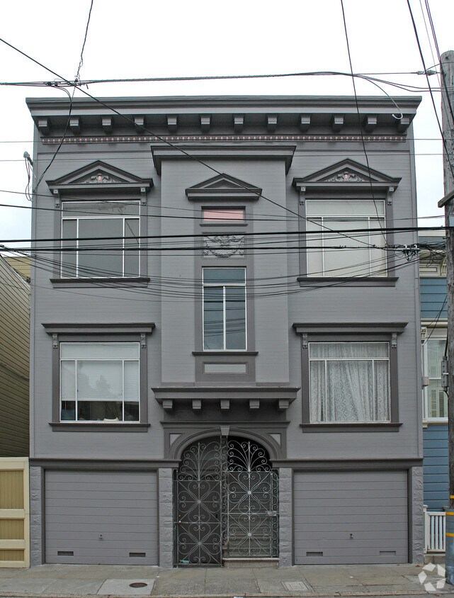 Primary Photo - 235-239 Pixley St