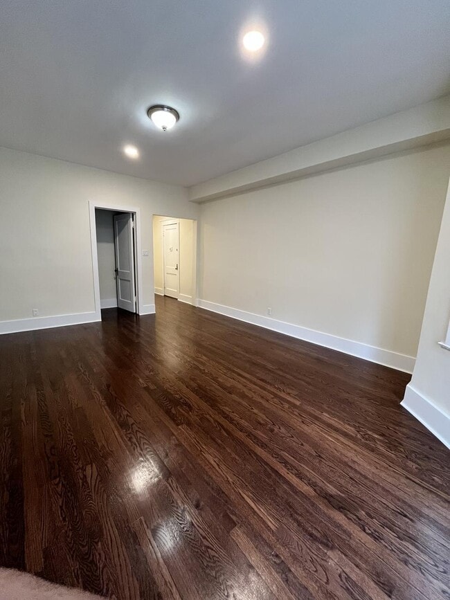 Building Photo - 3555 S King Dr