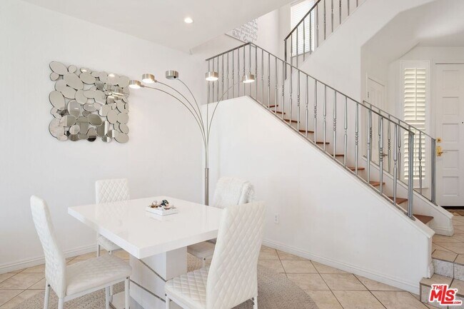 Building Photo - 6455 Zuma View Pl