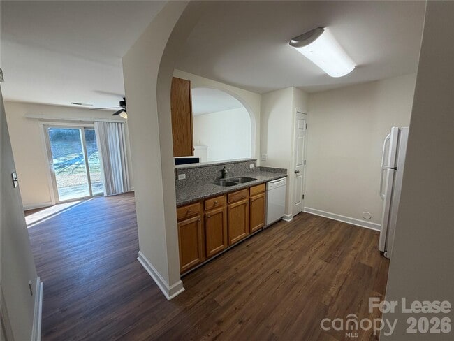 Building Photo - 7499 Bluff Point Ln