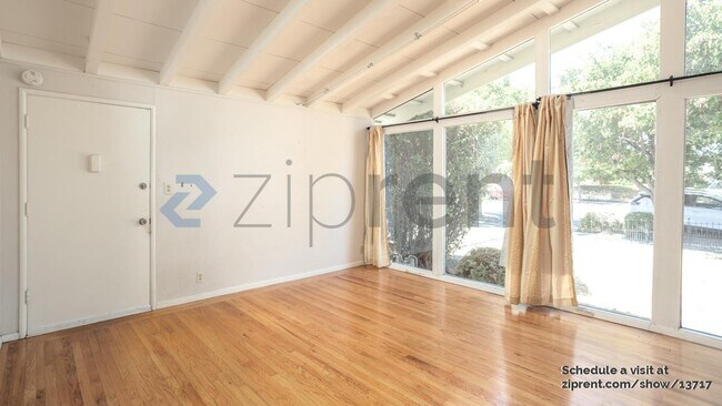 Foto del edificio - 672 Borregas Ave