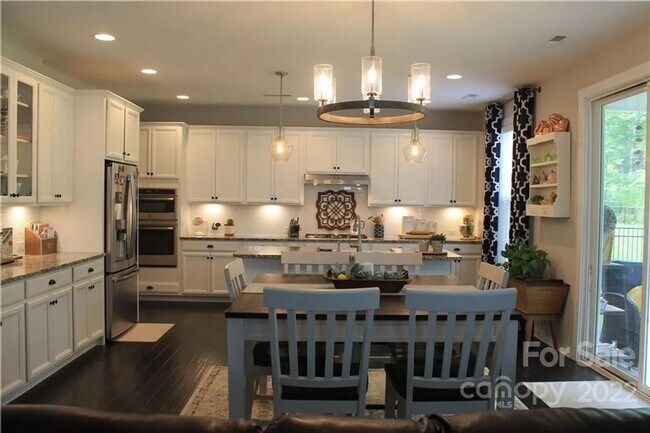 Building Photo - 5BR House in Concord
