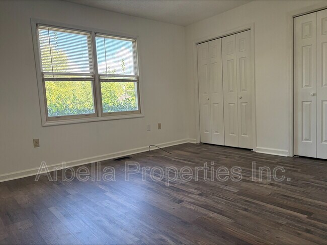 Foto del edificio - 119 Rowe Ln
