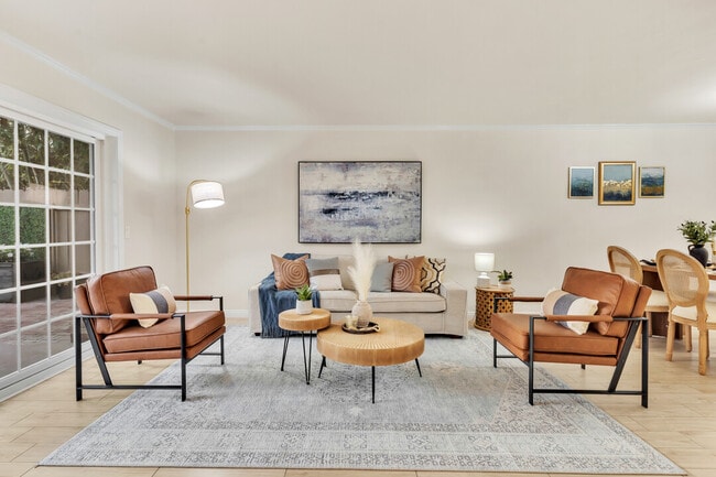 Living Room - 2600 Torrey Pines Rd