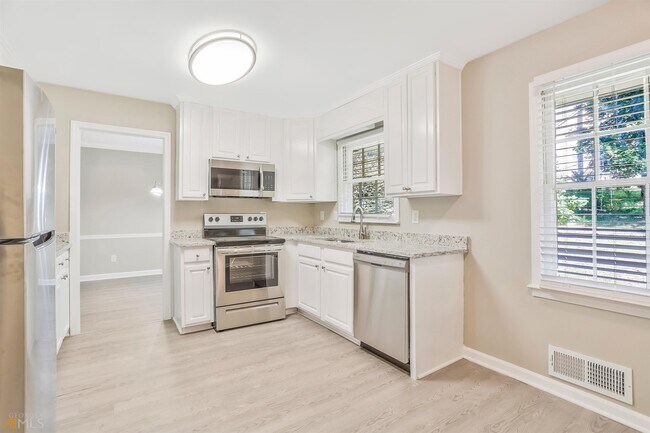Building Photo - 4688 Hardwood Rd