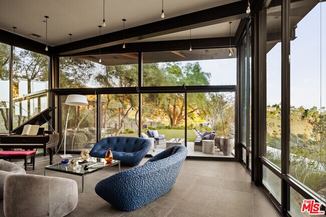 Foto del edificio - 1406 1/2 N Kenter Ave