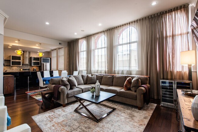 Foto del edificio - Furnished 3 bedroom/2bath Condo including Utilities!