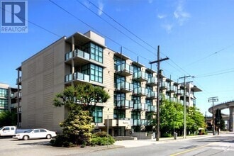Building Photo - 8988-8988 Hudson St