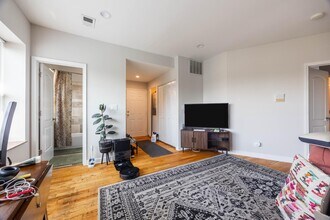 Building Photo - 2040 W Touhy Ave