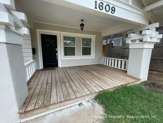 Building Photo - 1609 S Taylor St