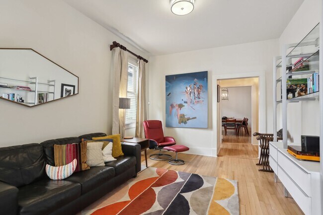 Foto del edificio - Fabulous Single Fam Uptown Home 3BD/2BA with great yard. AVAILABLE 06/01