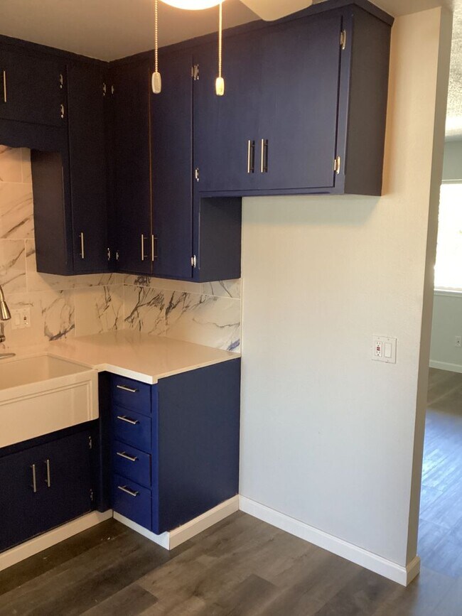 Building Photo - 5th547-Wallace, Paul