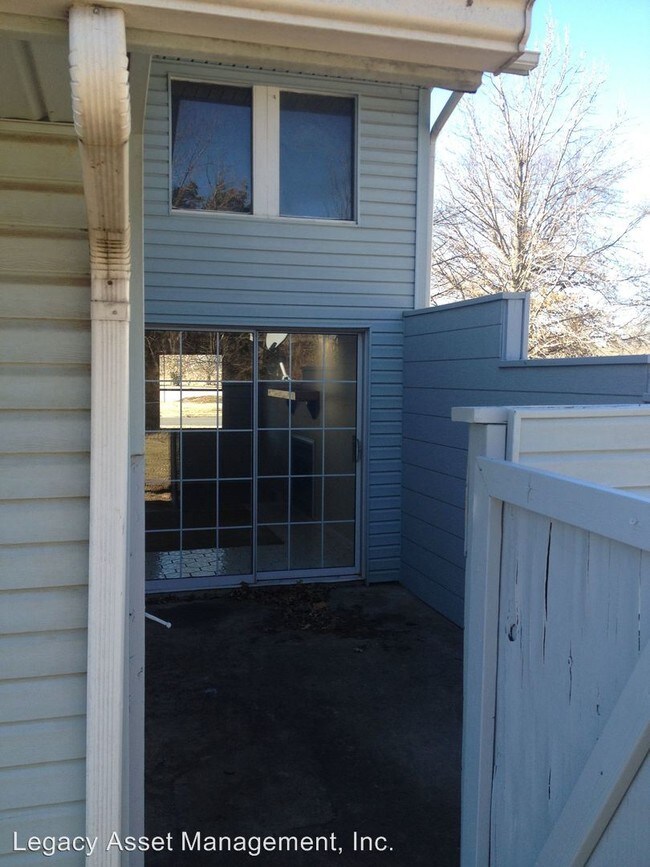 Foto del edificio - 982-984 N Lancelot Ave