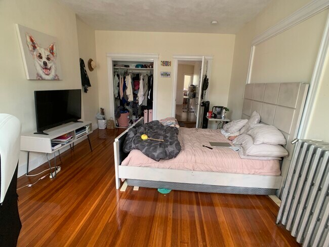 Building Photo - 14 Strathmore Rd