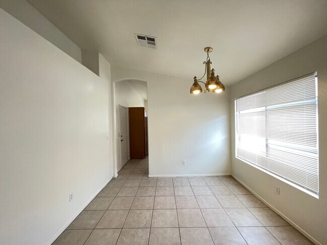 Building Photo - 9343 W Viking Rd