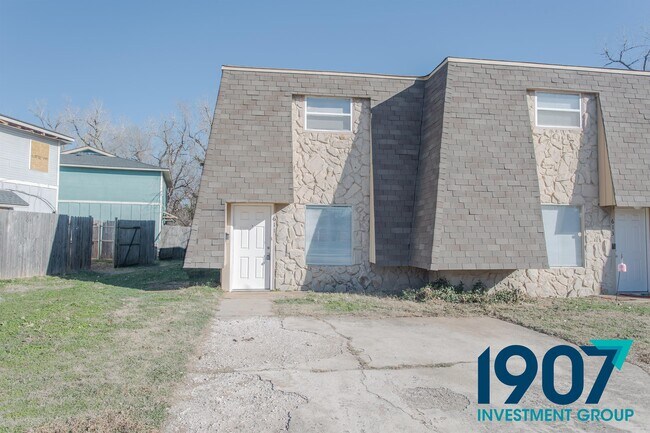 Foto del edificio - 611-613 Sinclair Dr