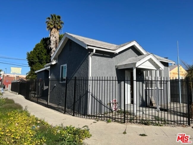 Building Photo - 5701 TUJUNGA Ave