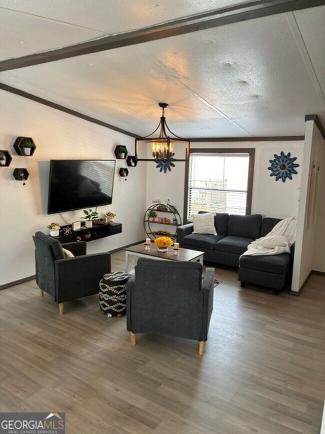 Foto del edificio - 215 Lynn Dr