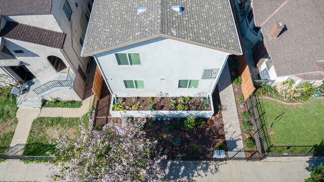 Building Photo - 3553 Sabina St