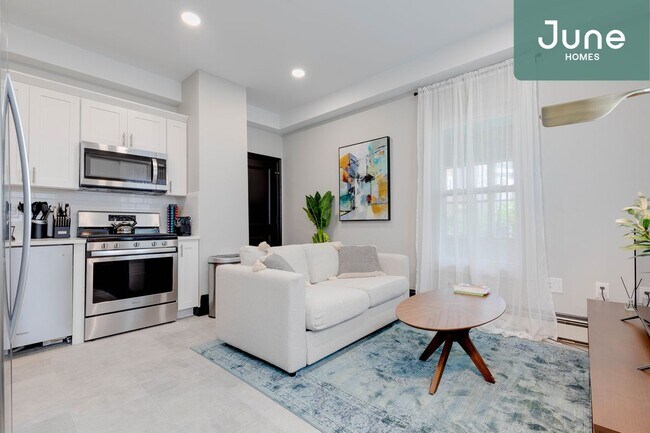 Foto del edificio - ROOM ONLY in 3-bed/1.0-bath Home